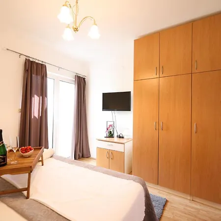 Apartments Lisica *